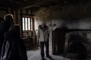 Manoir Normand ou Maison Forte Savoyarde ? Comparatif d’architectures défensives du terroir